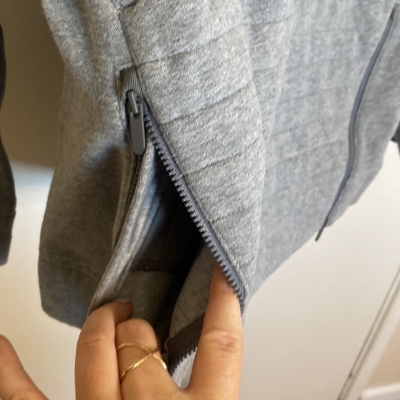Lululemon Fleece Be True Gray Pullover- Size 10 - Picture 8 of 13